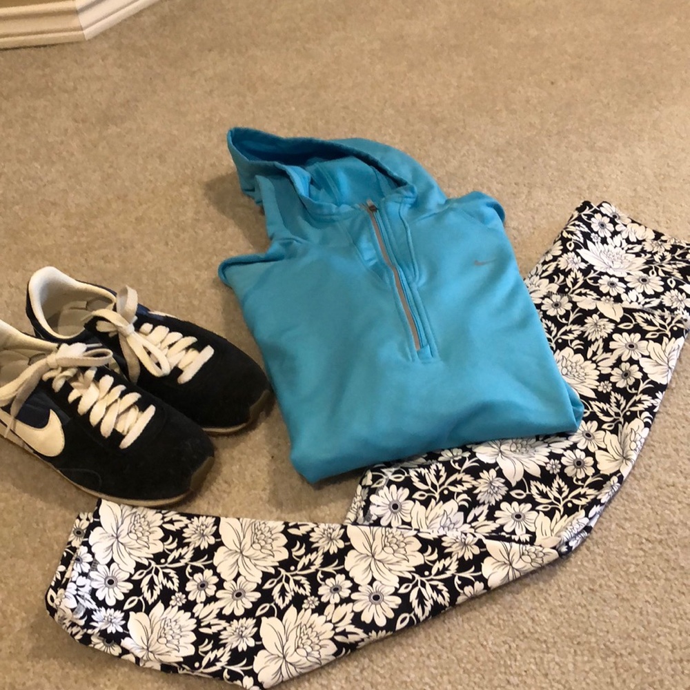 Nike half-zip hooded mid weight layer